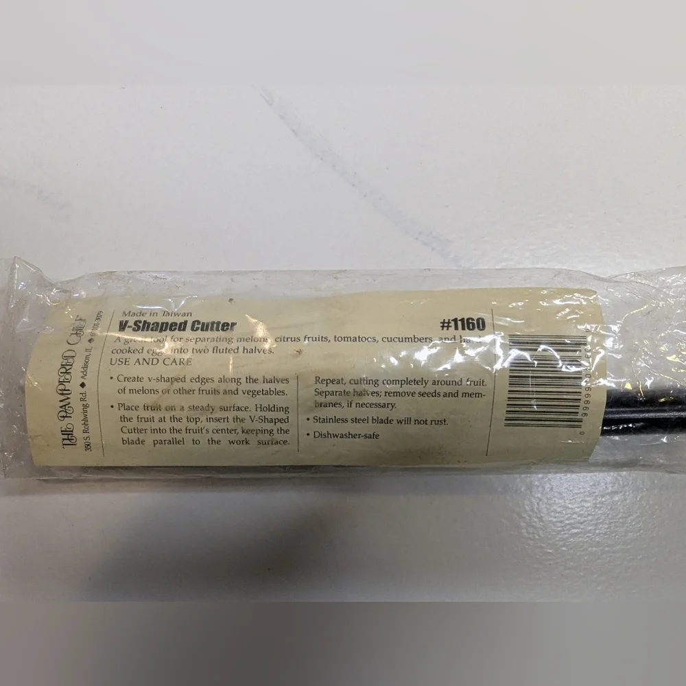New Pampered Chef V SHAPED CUTTER Melon Tomato Citrus Eggs Retired  8